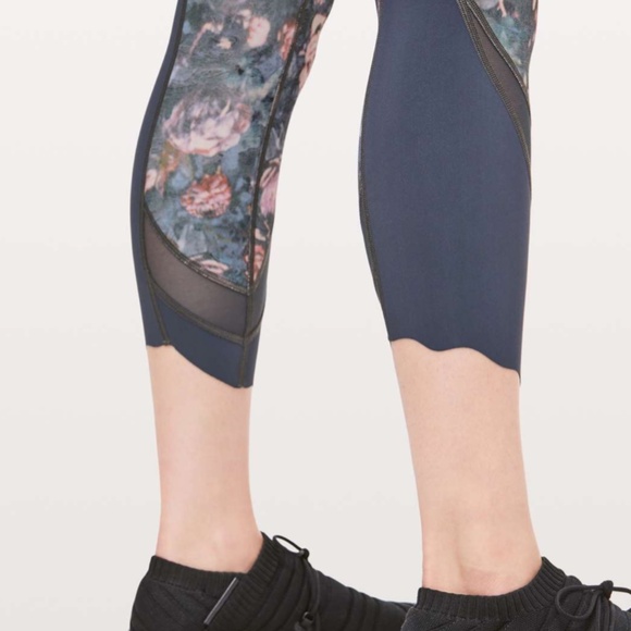 Lululemon Wunder Under Crop II (Special Edition) *Scallop 24" Frosted Rose Multi - Picture 3 of 14